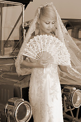 Image showing Bride with fan