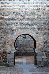 Image showing keyhole arch