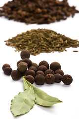 Image showing bay leaves, cloves, caraway and black pepper