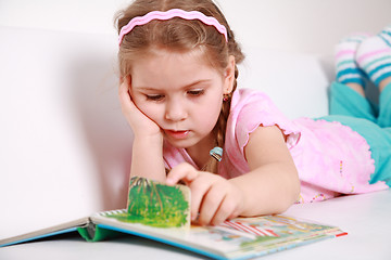 Image showing Girl reading