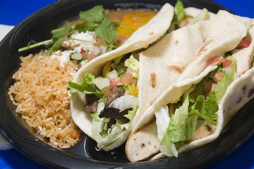 Image showing combination steak fajita and chicken fajita with refried beans a