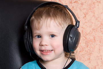 Image showing child in ear-phones