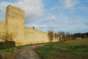 Image showing City wall of Staggia