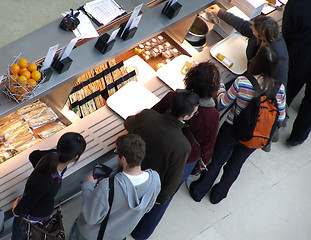 Image showing Queue at self service bar