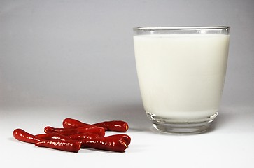 Image showing Pepper and milk