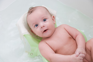 Image showing having bath