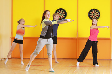 Image showing Left turn in group aerobics