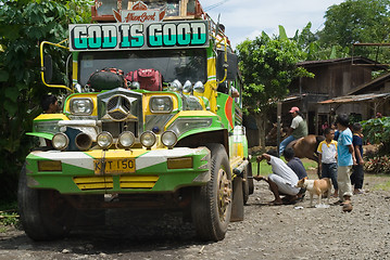 Image showing Filipino mountain jeepney breakdown