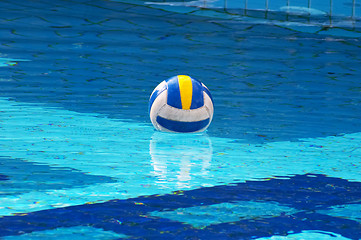 Image showing Ball in swimming-pool