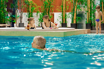 Image showing Family in swimming-pool