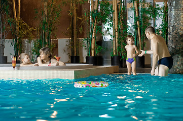 Image showing Family in swimming-pool