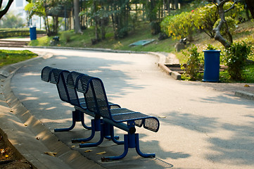 Image showing Walk way in city park