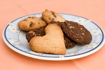 Image showing Freshly bakes cookies ready to be served