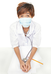 Image showing Worried doctor w surgical mask