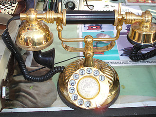 Image showing my grandma's phone,antique