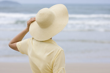 Image showing Woman with hat looking at the sea