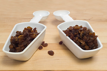 Image showing 2 Scoops Of Raisins