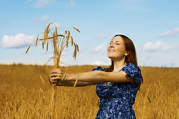 Image showing woman holding bundle of wheat ears 