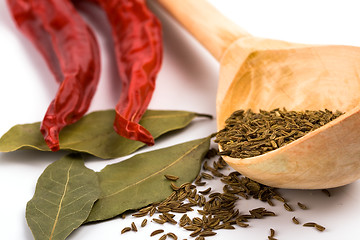 Image showing pimento, caraway and bay leaves