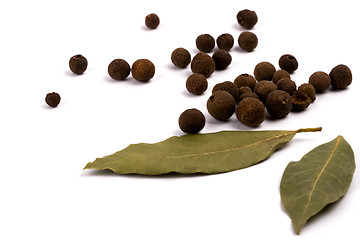 Image showing aromatic pepper and bay leaves