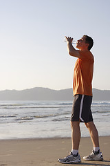 Image showing Runner drinking water