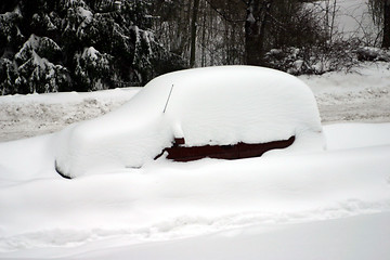 Image showing Snow coverd car