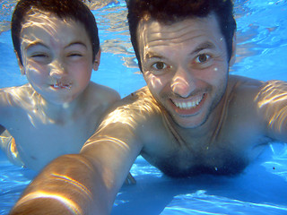 Image showing man underwater in the pool