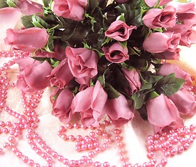 Image showing Pink roses and beads