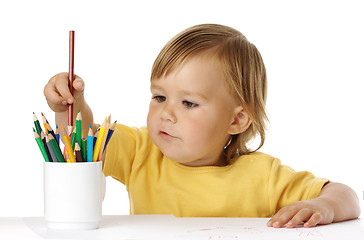Image showing Child picking a crayon from the cup