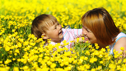 Image showing Mother and her child play on meadow