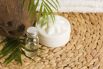 Image showing Coconut oil for alternative therapy