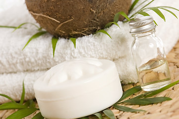 Image showing Coconut oil for alternative therapy