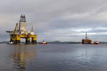 Image showing Worlds largest oil rig