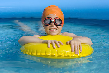 Image showing Children in paddling pool