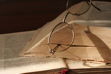 Image showing aging book and spectacles for correcting the vision