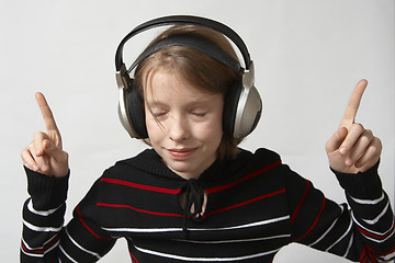 Image showing Listen to music