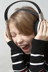 Image showing Listen to music