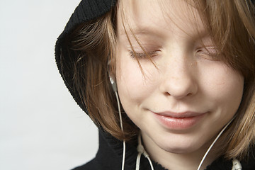 Image showing Listen to music