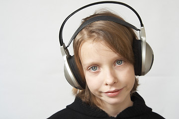 Image showing Listen to music