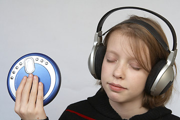 Image showing Listen to music