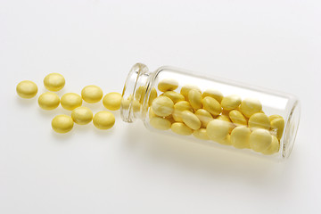 Image showing yellow pills