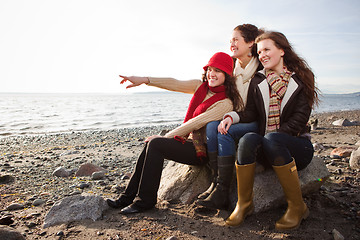 Image showing Mother and daughters