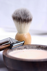 Image showing Razor and brush