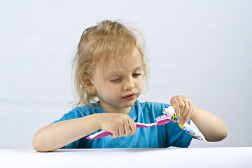 Image showing Children brushing teeth