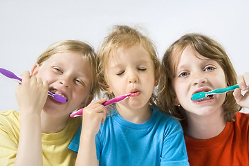 Image showing Children brushing teeth