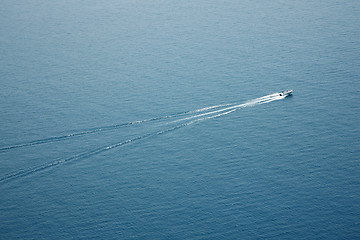 Image showing Arial view of a speedboat on water