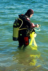 Image showing diver prepares