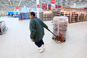 Image showing Worker in supermarket