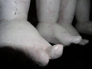 Image showing Many feet