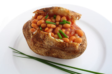 Image showing Russet baked potato with beans and chives